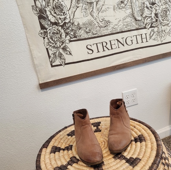 ALDO leather almond toe low bootie - Picture 6 of 10